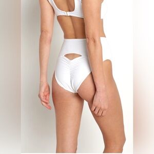 L Space Luka High Waist Back Keyhole & Ruched Booty Bikini Bottom White XS NWOT